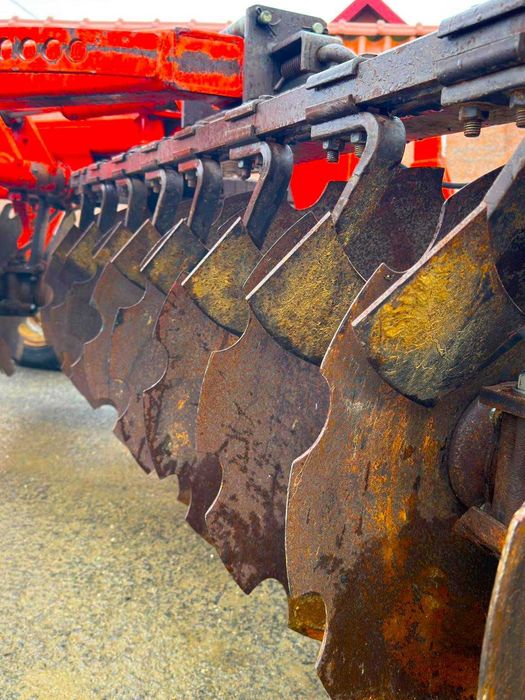 Disc greu semigreu RAZOL 4 ,2 m an 2012 Pliabil cu 38 discuri Kuhn Discover XM souchu pinet Gregoire Besson Quivogne