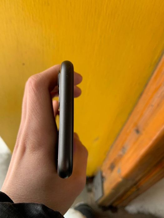 Айфон 11, в неплохом состоянии