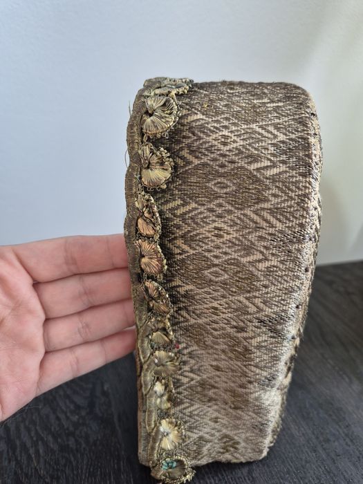 Ceapsa traditionala Banat tel si fir metalic costum popular