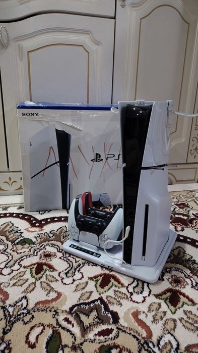 Продам playstation 5 slim дисковод 2 джойстик deluxe подписку докстанц