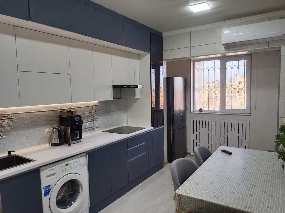 Срочно сдается 2х комнатная квартира напротив Дружба Народов 306*