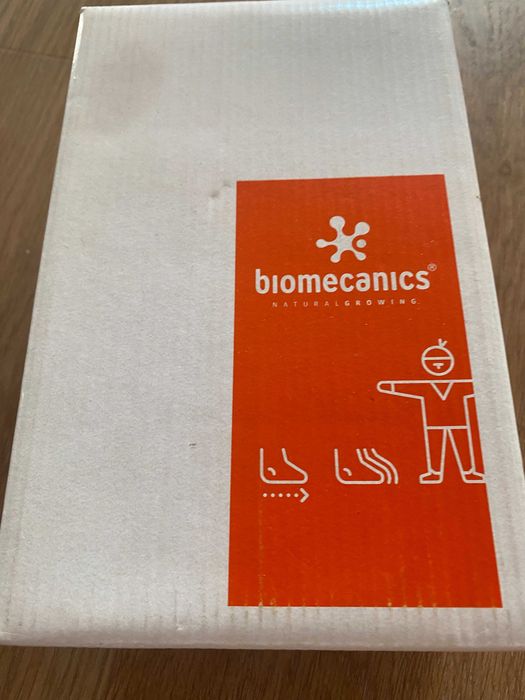 Продавам нови детски ортопедични сандали Biomecanics - 27 номер