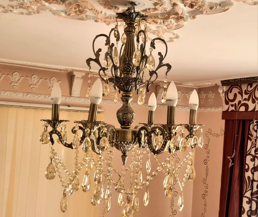 Продам люстру две штуки.