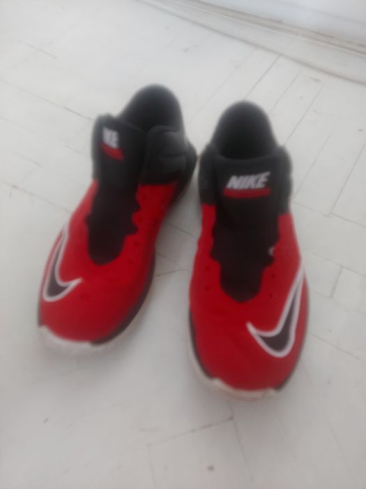 Vind adidasi Nike marimea 37 preț 50 lei si ciocate piele marimea 37