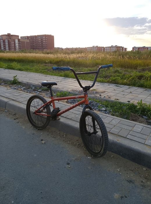 Продам беймик в подарок 2 шини и диск