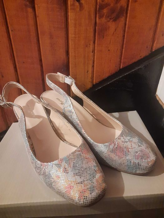 Обувки с 6 см ток