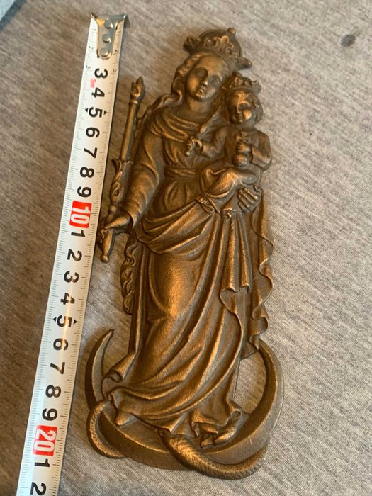 икона бронзов релефен плакет, изобразяващ Мадоната с Младенеца