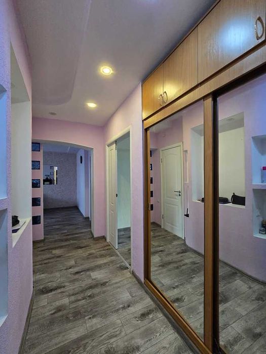 Продам квартиру Назарбаева 235