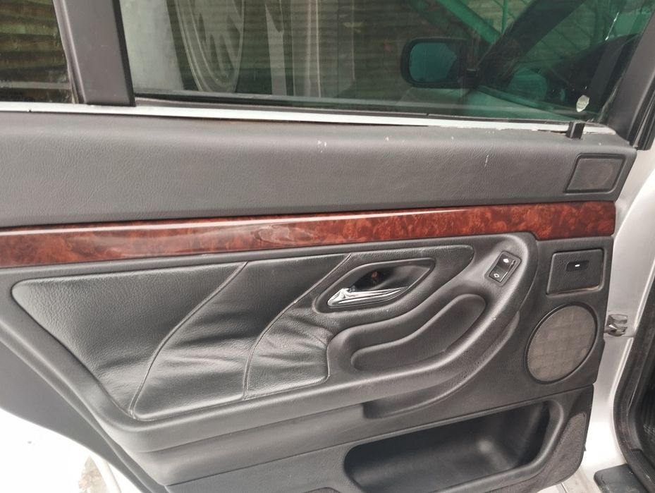 Продаю БМВ е38 срочно