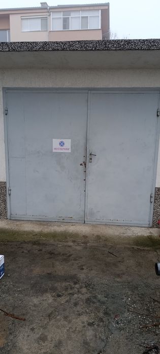 Гаражна врата  широчина 237.5см това е със перото височина 214см