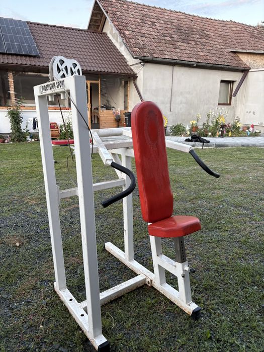 Aparat fitness Shoulder Press – aparat pentru umeri și tricepși