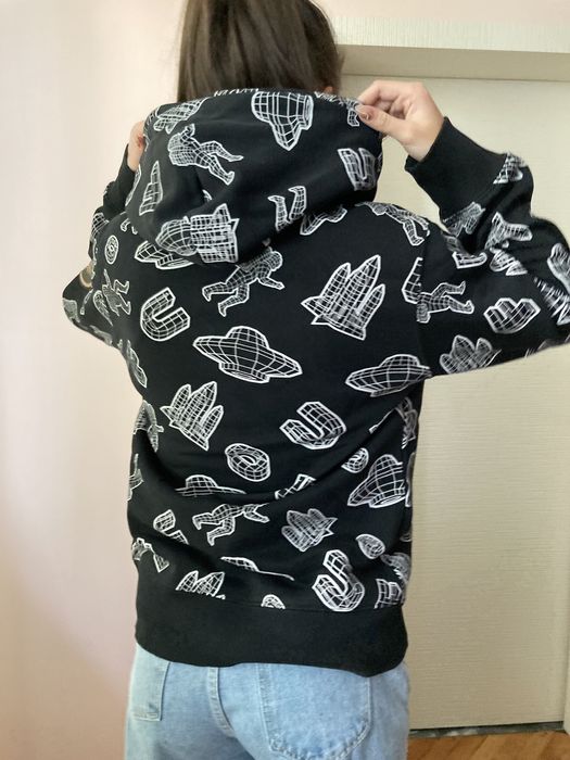 CLOCKHOUSE Топло худи с интересен елемент на единия ръкав(снимано)