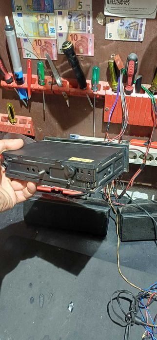 Radio auto cu bluetooh grunding