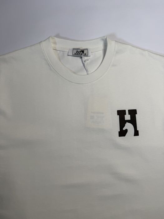 Тениска Hermes с кожено лого