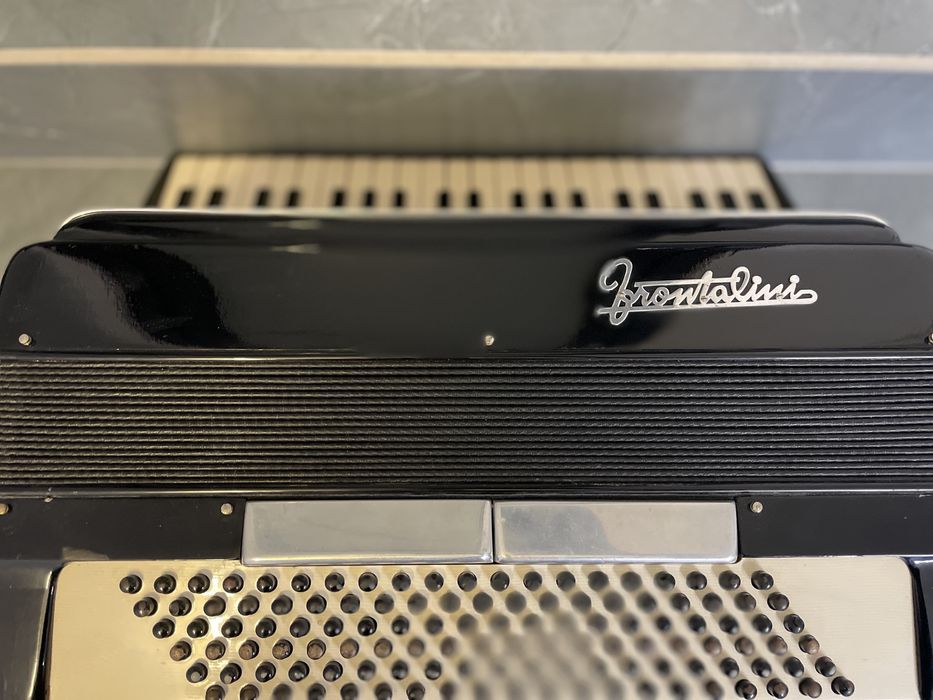 Acordeon 120 bași Frontalini , stare bună, etanș