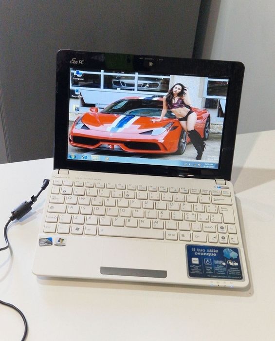Laptop Asus cu mufa de încărcare înlocuită