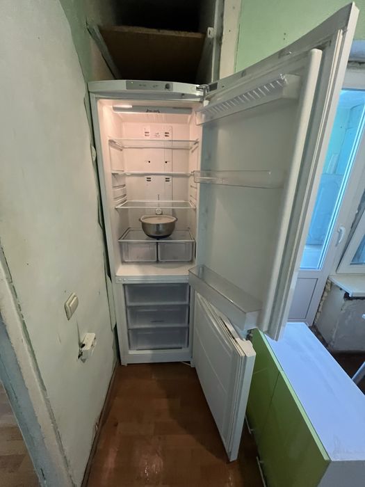 Отдаем холодильник