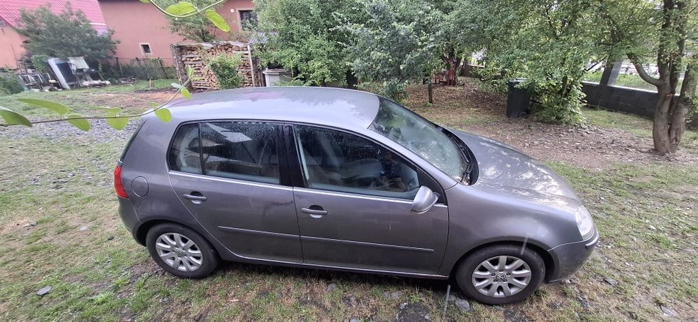 Vând Golf 5 an 2004