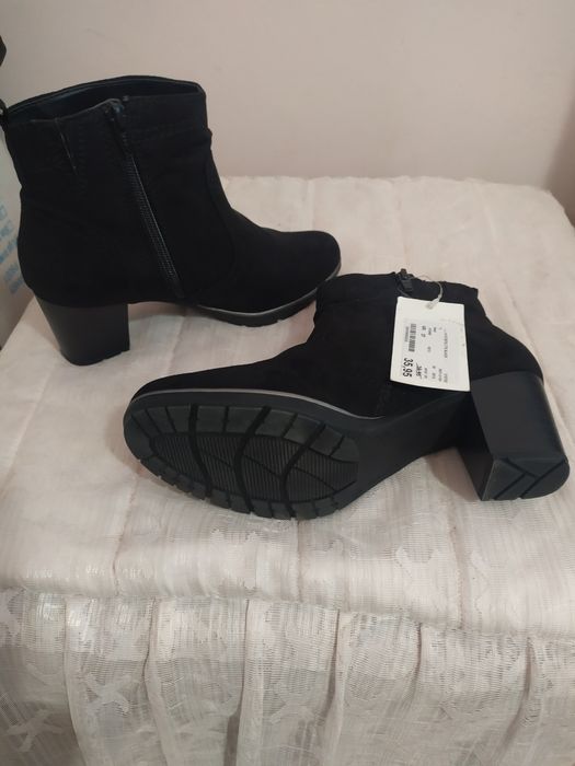 Чисто нови боти-велур номер 37.