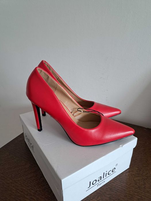 Pantofi rosii stiletto