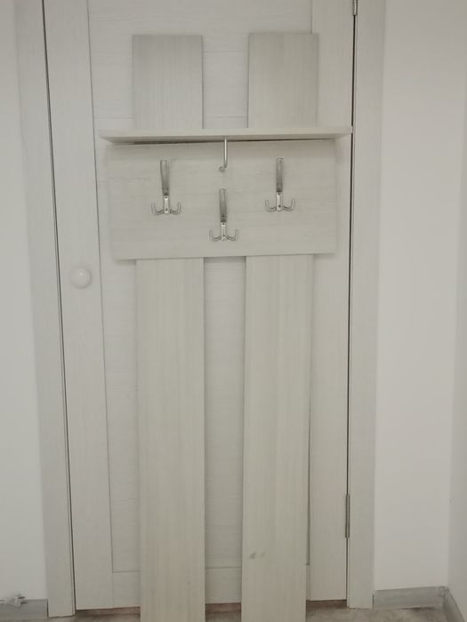 Продам вешалку настенный