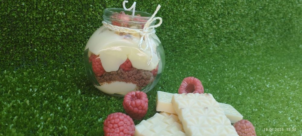 Букети от соев восък и керамични комплекти със свещ