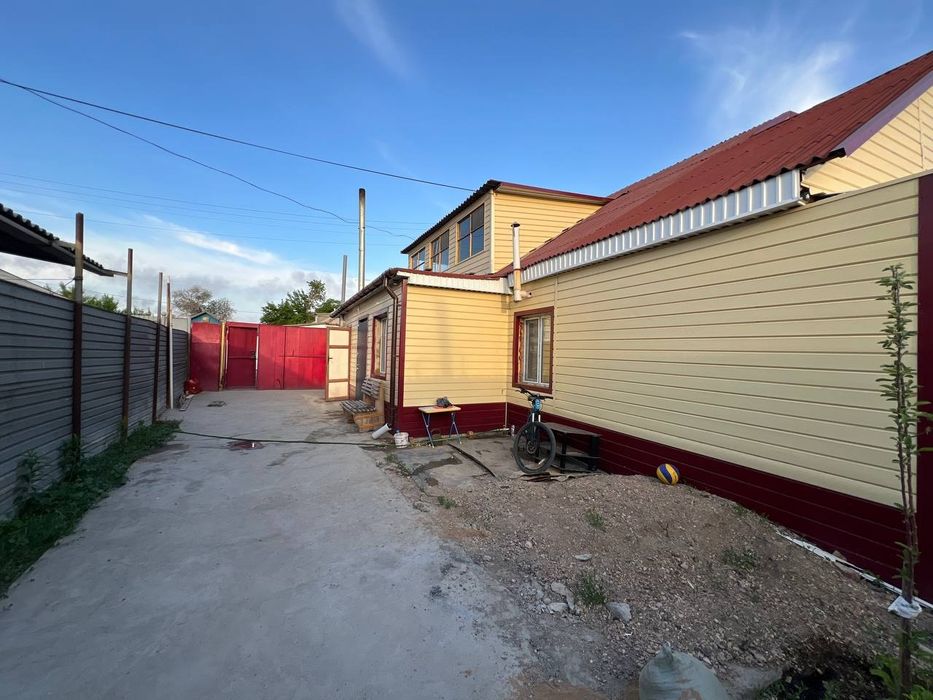 Продаётся 2х этажный 5 комнатный дом Ул. Панфилова 53