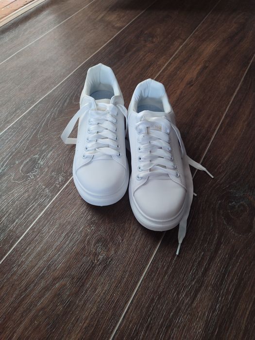 Продам новые кеды