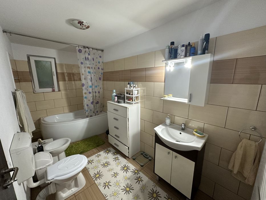 Casa de vanzare 1 Mai, zona linistita,suprafata construita 156 mp,
