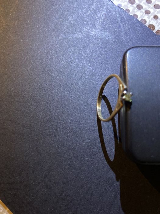 Нов златен пръстен с естествен диамант