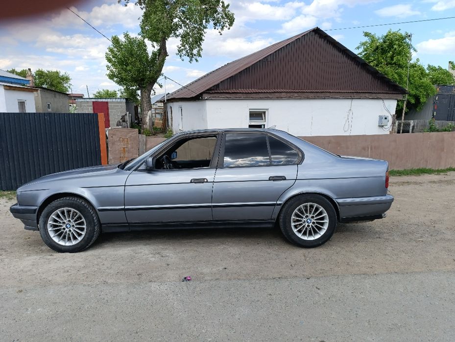 BMW e34 525i  Продам