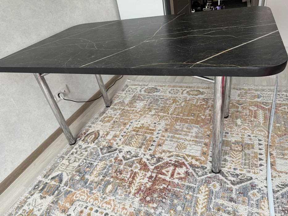 Срочно продам стол