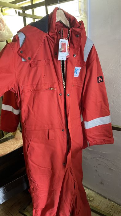 Продам комбинезоны зимние