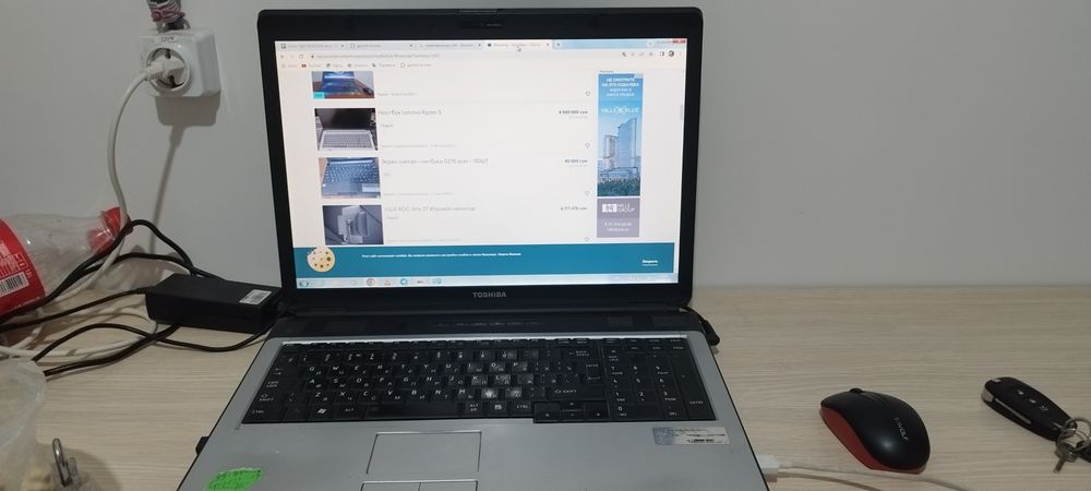 Ноутбук сотилади Тошиба