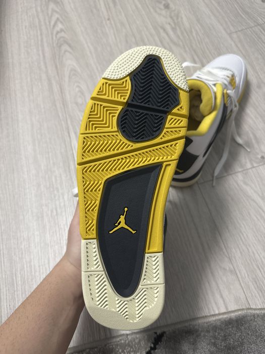Air Jordan 4 Retro Vivid Sulfur