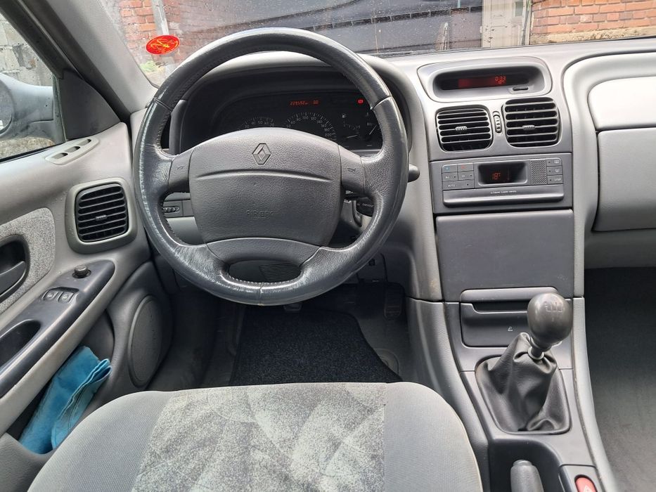 Renault Laguna   16 benzina
