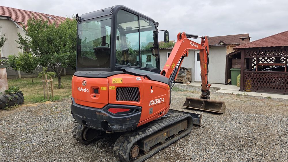 Vând Miniexcavator Kubota 030-4