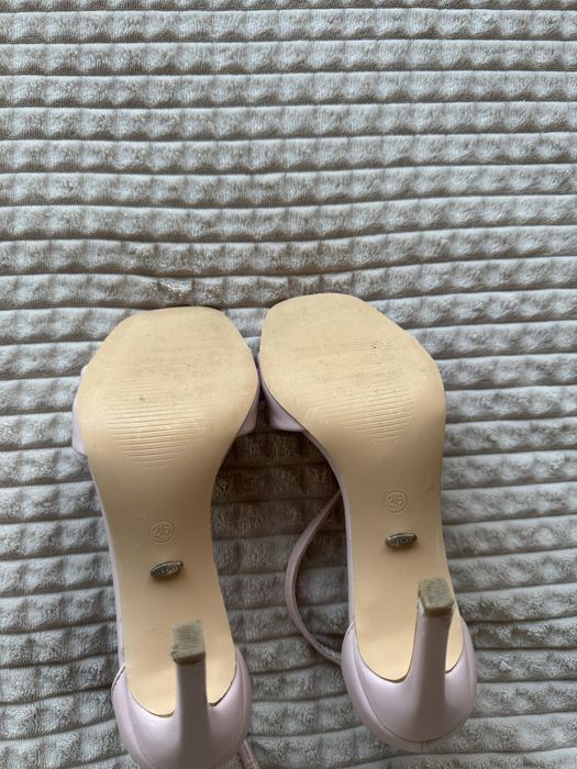 Официални обувки с ток