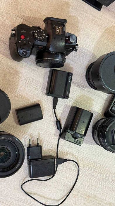 Panasonic Lumix GH5s + 4 ta obyektiv + batareyalar