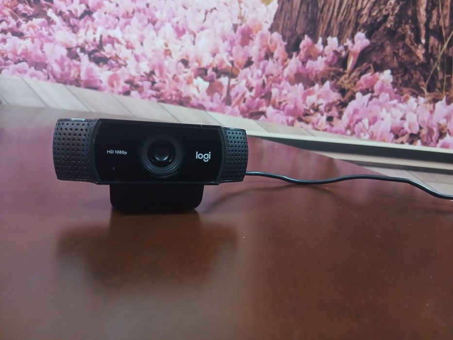 Logitech C922 Pro Stream – Full HD уеб камера с микрофони