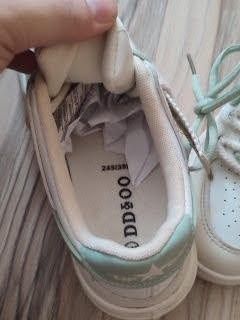 Продам кроссовки женские