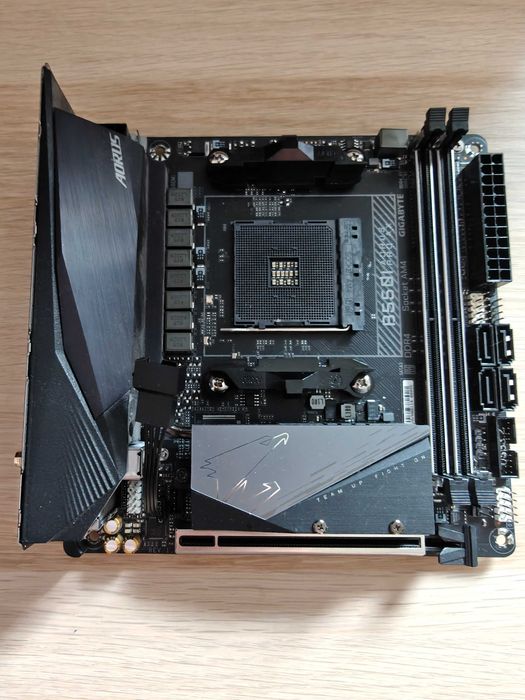 Placa de baza Gigabyte B550I AORUS PRO AX, Socket AM4