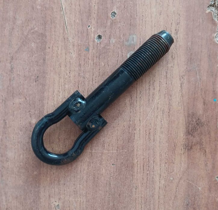 Буксировочный крюк