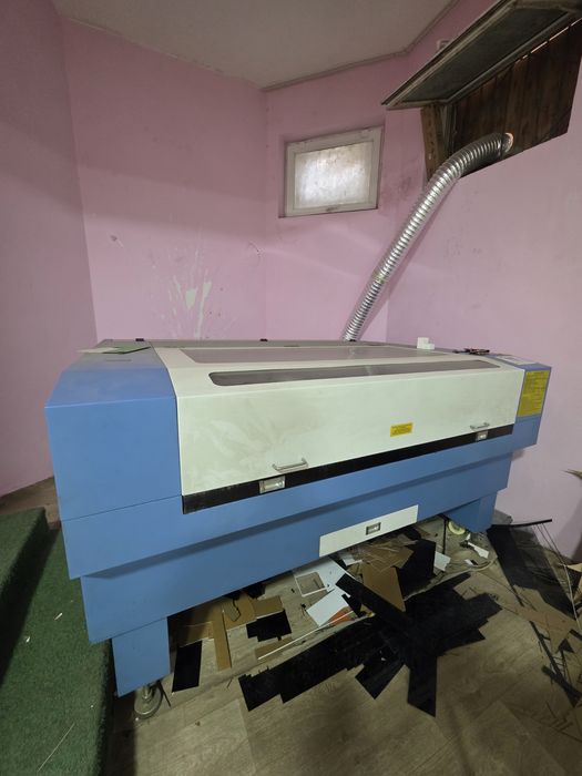 Lazer stanok 140x 100 sotiladi