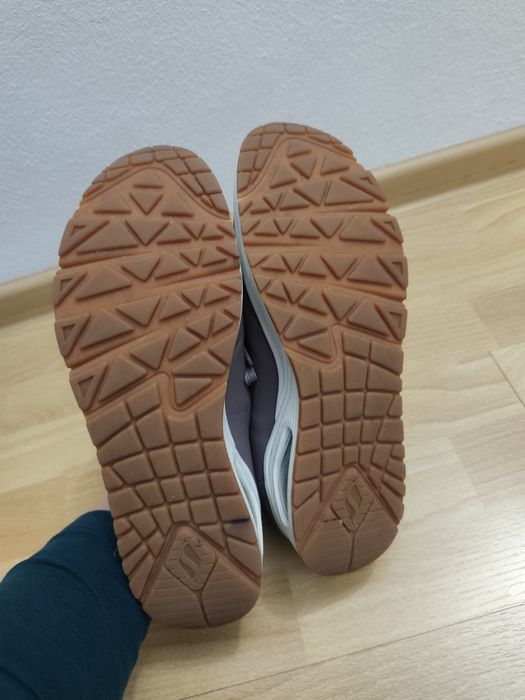 Adidasi roz Skechers m. 39,5