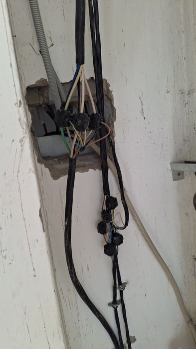 Электрик электрик