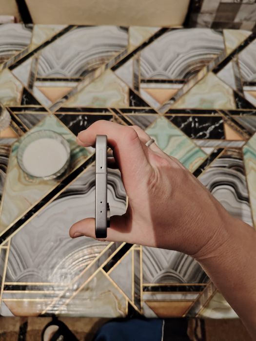 Продается Самсунг с24 FE