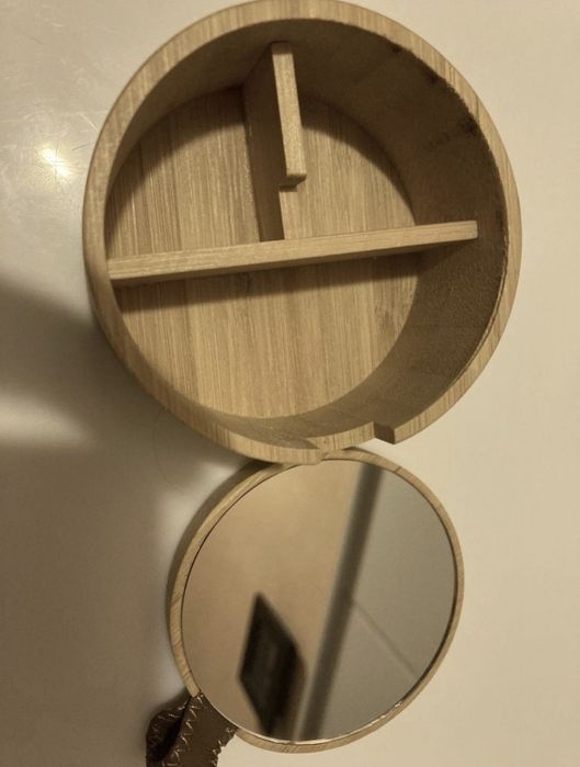 Cutiuta de lemn compartimentata