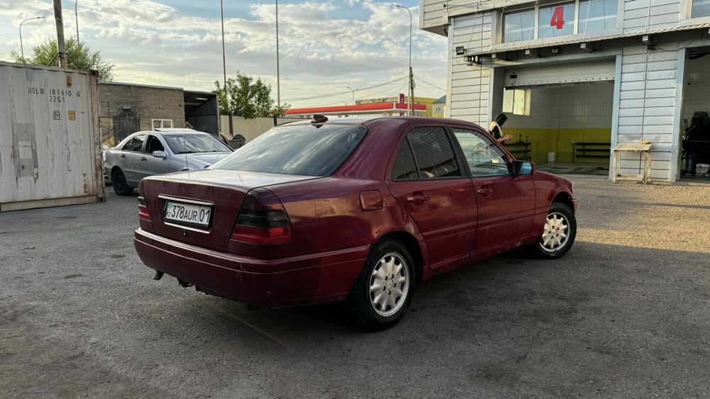 Mercedes-Benz W202 1.8