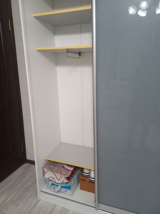 Продаю шкаф с зеркалом